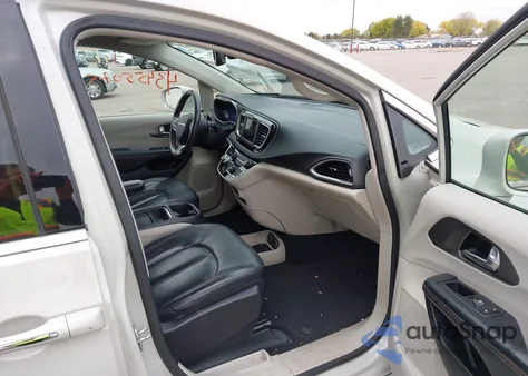 2020 Chrysler Pacifica Touring L z USA, uszkodzony, nr VIN 2C4RC1BG7LR204898